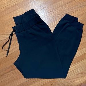 Lululemon women’s navy drawstring joggers